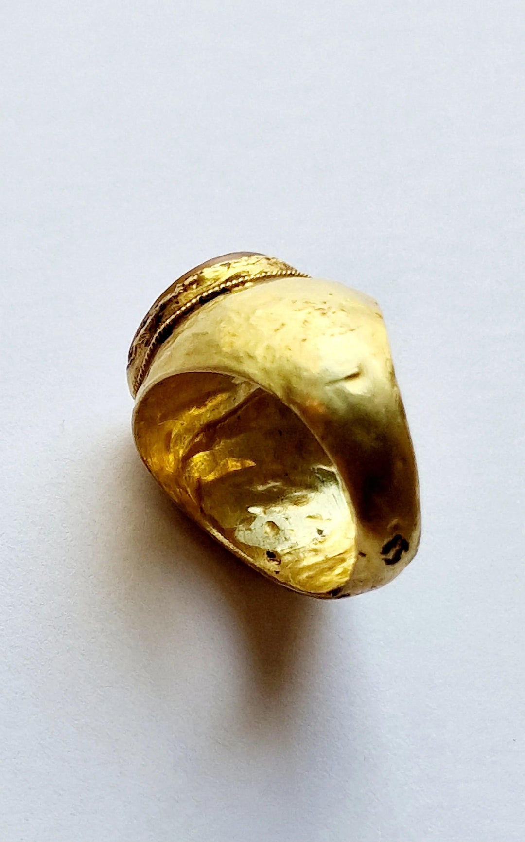 Sasanian Gold Ring with Ruler Intaglio - 1st Millennium CE | Iranian Royal Family