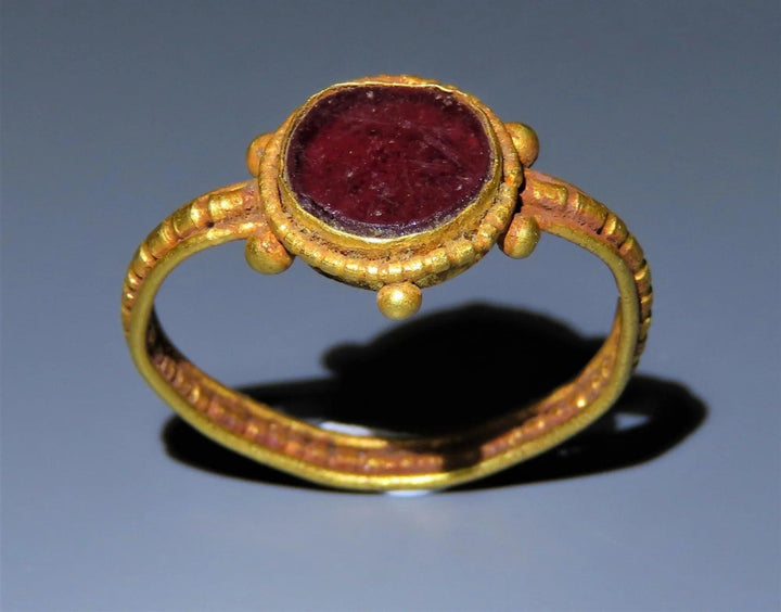 Ancient Roman Gold Ring - 3rd to 4th Century CE | Exquisite Garnet Inlay & Museum Catalonia