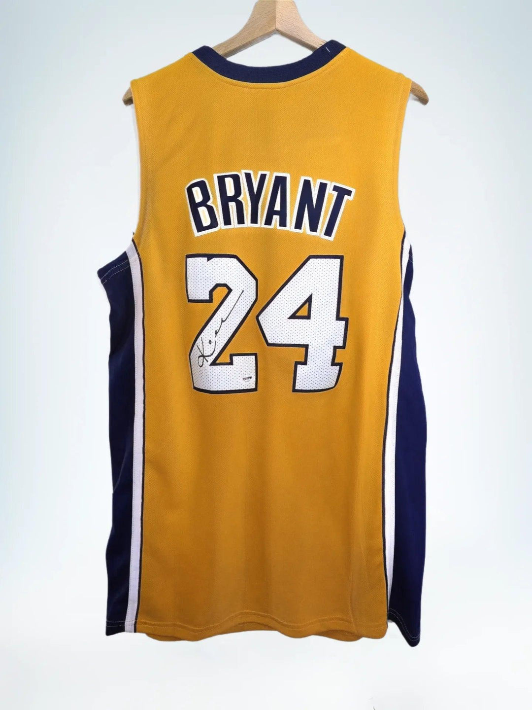 Kobe Bryant 24 LA Lakers 2006-2007 Home - Signed Basketball Jersey | From nr. 8 to nr. 24