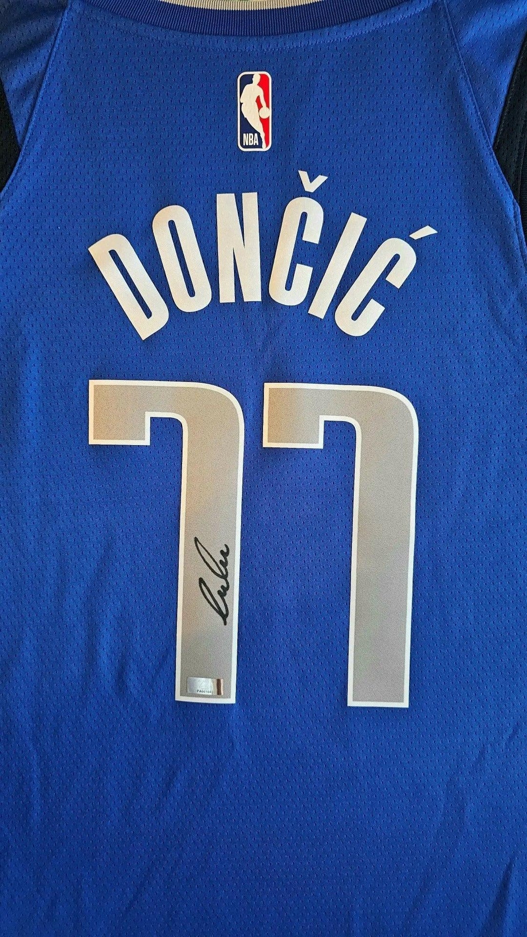 Luka Dončić 77 Dallas Mavericks 2020-2021 - Signed Navy Blue Jersey | Panini Authenticated