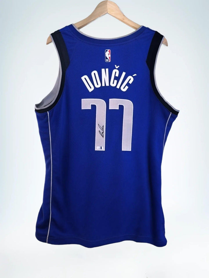 Luka Dončić 77 Dallas Mavericks 2020-2021 - Signed Navy Blue Jersey | Panini Authenticated