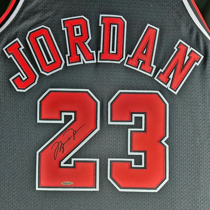 Michael Jordan 23 Chicago Bulls 1997-1998 Away - Signed Basketball Jersey | Last Dance UDA