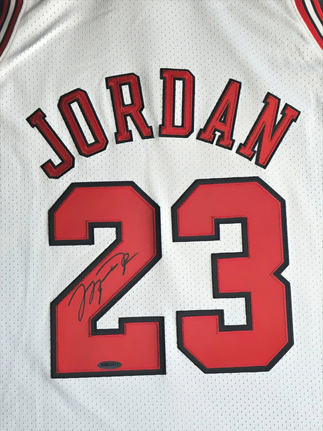 Michael Jordan 23 Chicago Bulls 1997-1998 White - Signed Basketball Shirt | Upper Deck UDA