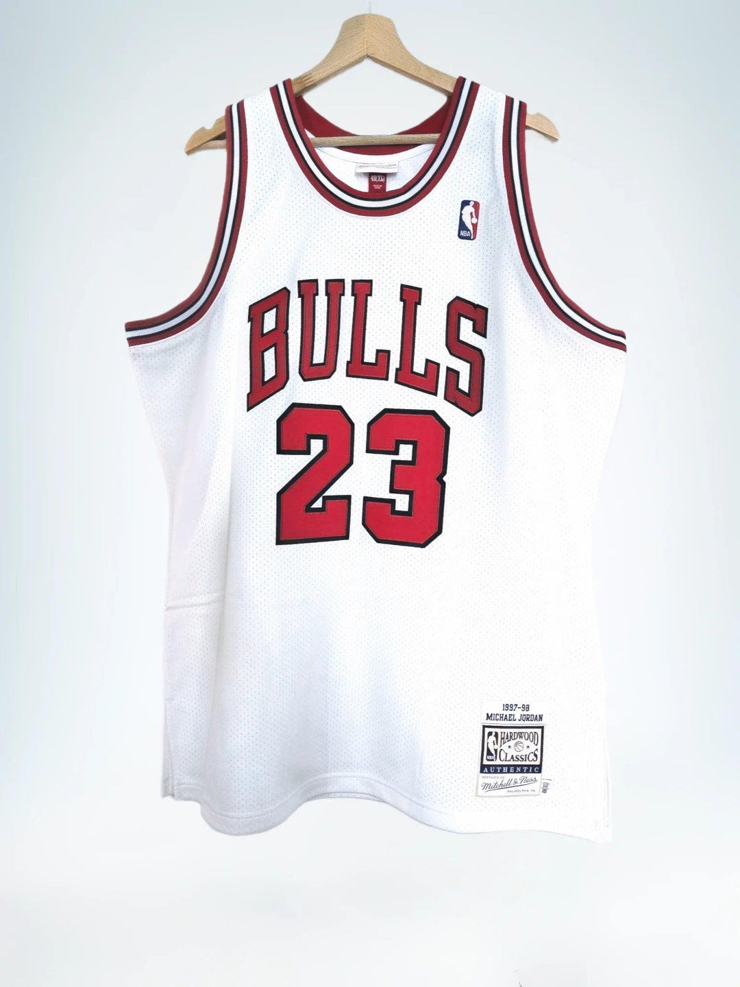 Michael Jordan 23 Chicago Bulls 1997-1998 White - Signed Basketball Shirt | Upper Deck UDA