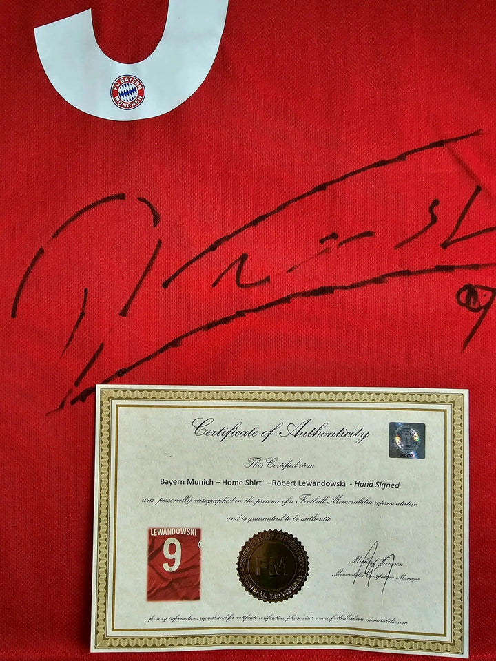 Robert Lewandowski 9 FC Bayern München 2019-2020 Home - Signed Soccer Shirt | UEFA Champions League Triumph